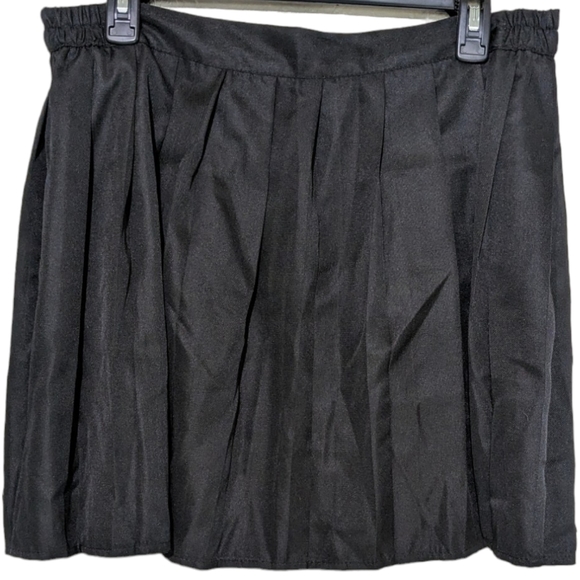 Alternative silk pleated black mini skirt - Picture 1 of 3